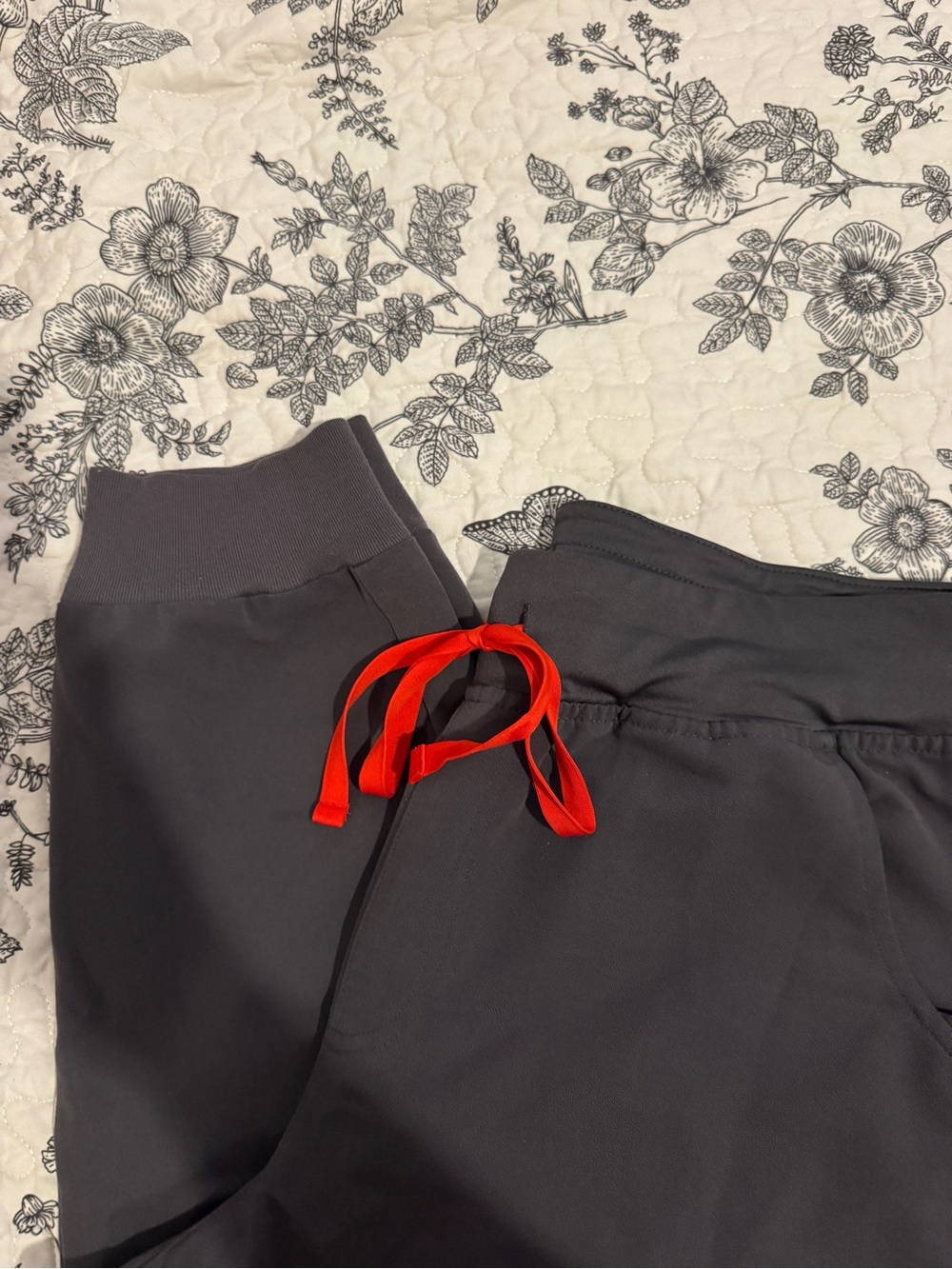 Women FIGS Gray Scrub Set - Picture 2 of 10